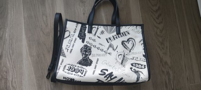 Bolso Desigual. Se hacen 2 bolsos