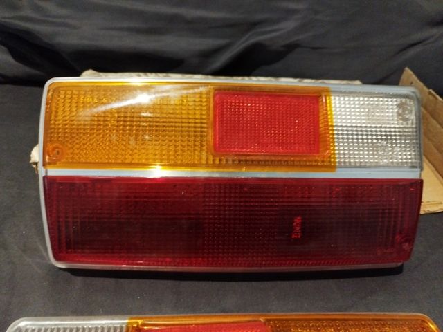 Coppia plastiche fanalini post Peugeot