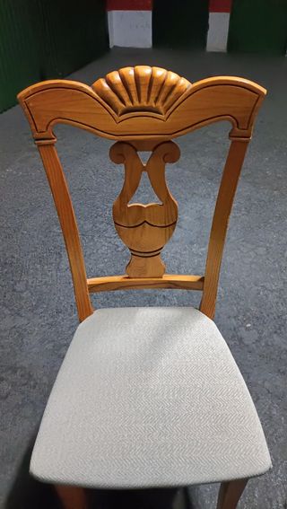 Dos sillas de madera provenzal