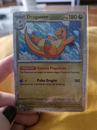 Carta pokemon dragonite brillo