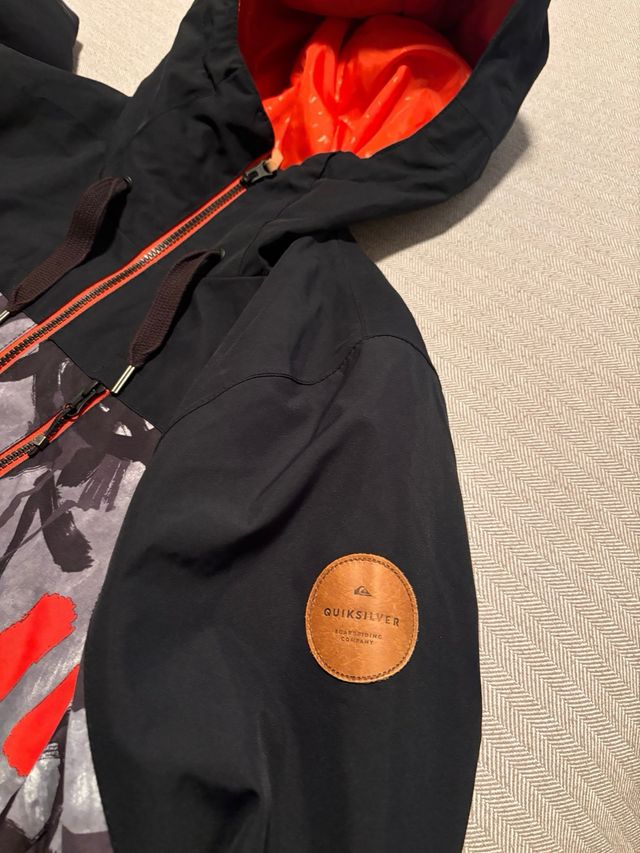 Chaqueta y pantalón QuickSilver.