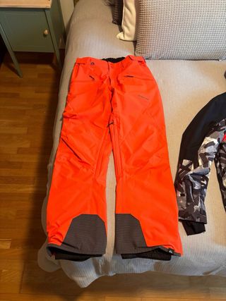 Chaqueta y pantalón QuickSilver.