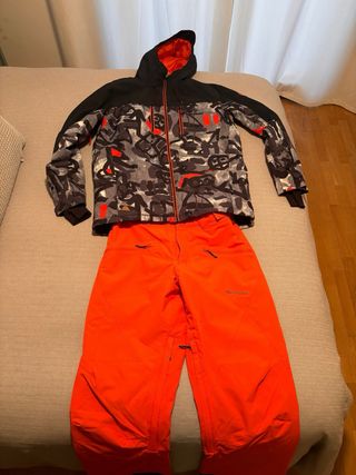 Chaqueta y pantalón QuickSilver.