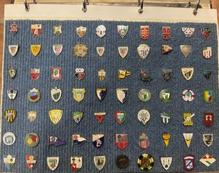 GRAN COLECCION INSIGNIAS PINS DE FUTBOL
