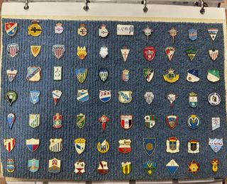 GRAN COLECCION INSIGNIAS PINS DE FUTBOL