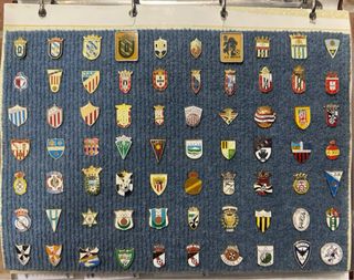 GRAN COLECCION INSIGNIAS PINS DE FUTBOL