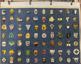 GRAN COLECCION INSIGNIAS PINS DE FUTBOL