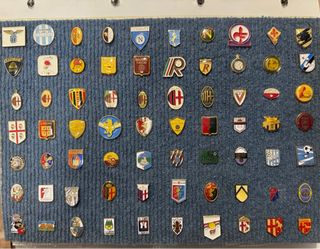GRAN COLECCION INSIGNIAS PINS DE FUTBOL