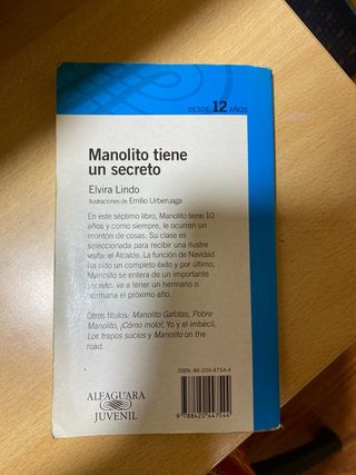 MANOLITO TIENE UN SECRETO. (Spanish Edition)