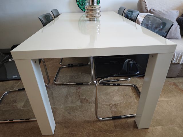 Mesa comedor + 6 sillas. Oportunidad