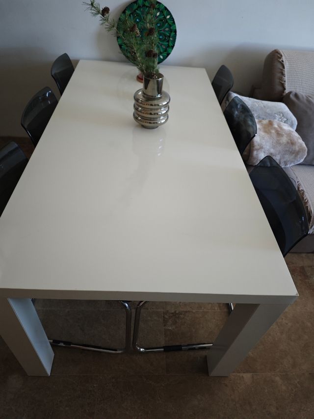 Mesa comedor + 6 sillas. Oportunidad