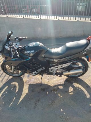 Se vende Suzuki gsx 750cc