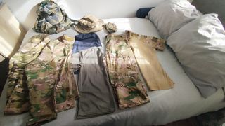 Ropa militar adolescente