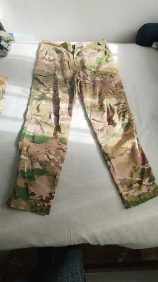 Ropa militar adolescente