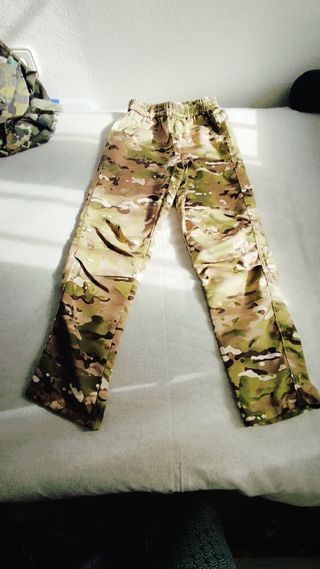 Ropa militar adolescente