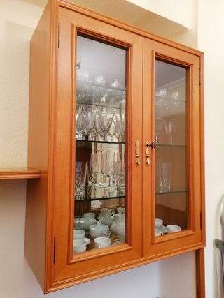 Vitrina colgante de roble