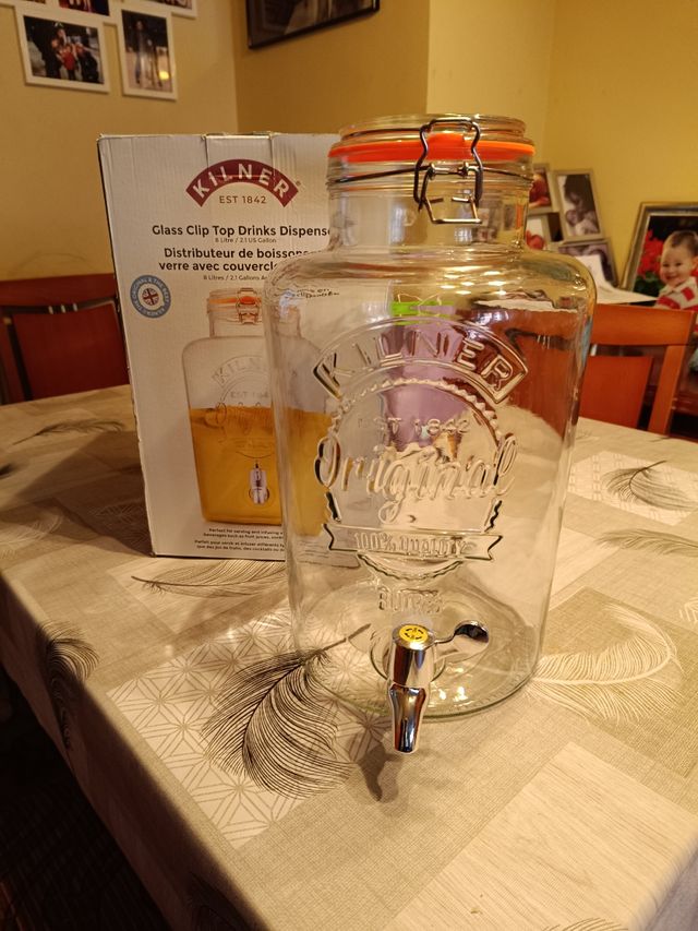 Dispensador de bebidas con tapa