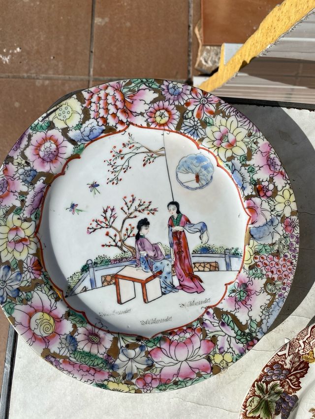 Platos decorativos de porcelana chinos o japoneses