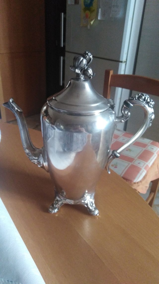 Teiera Eton, Silver argento