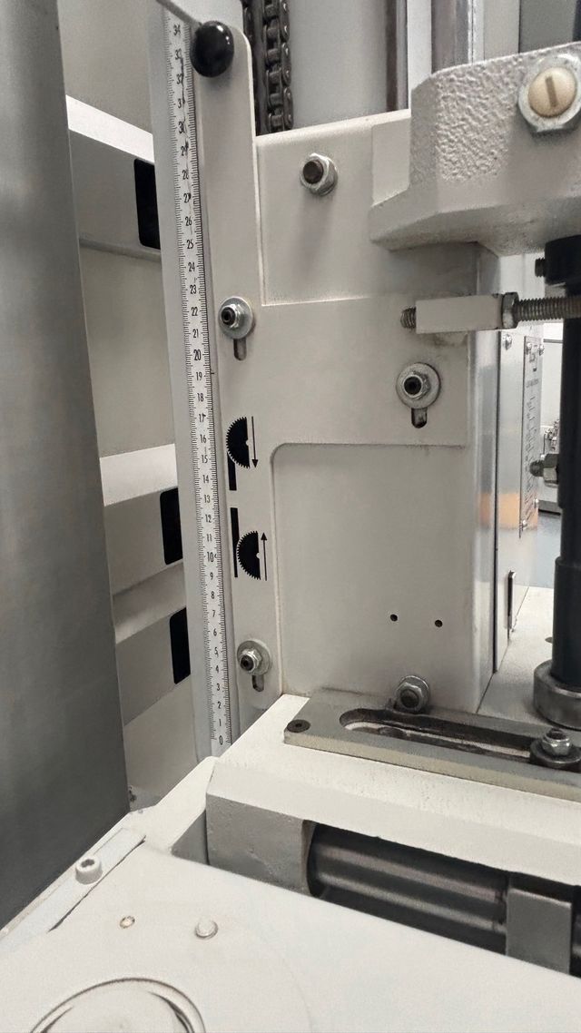 Sierra Vertical Elcon 215 DS/LIMPIO