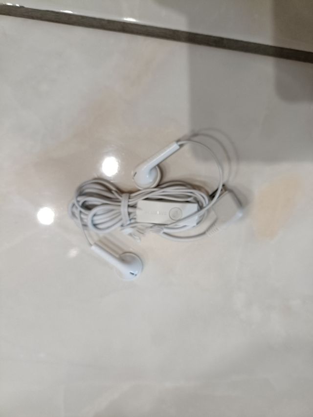 Auricolari Samsung colore bianco,nuove