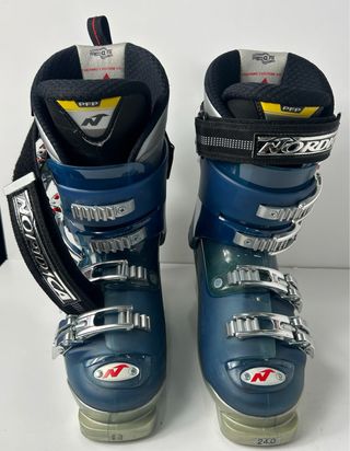Botas de esqui marca NORDICA