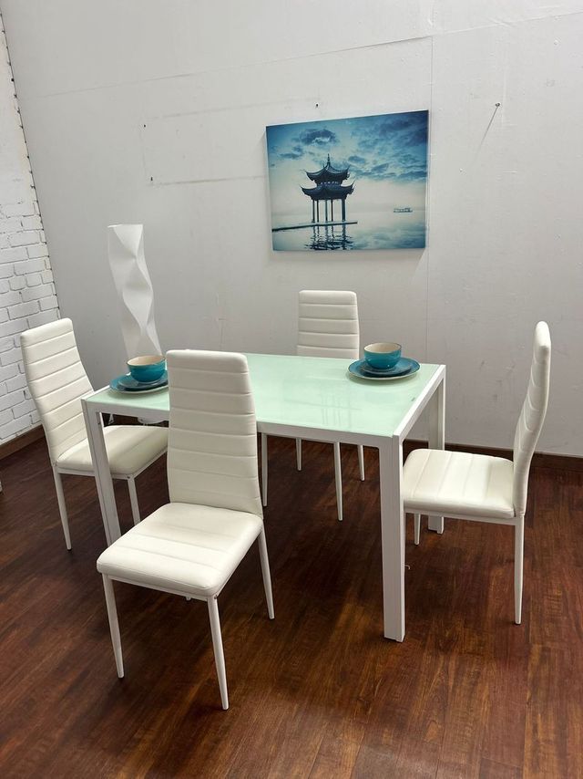 Set tavolo da pranzo bianco con 4 sedie!