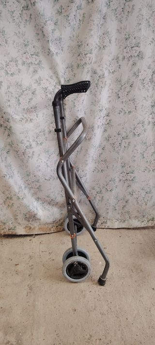 Andador anciano plegable 