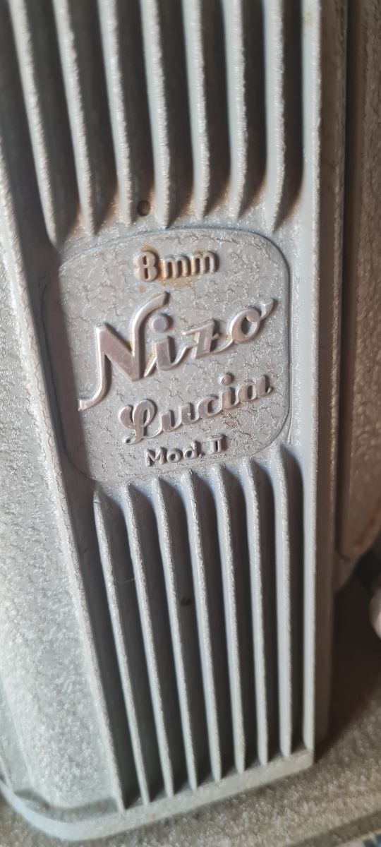 Proyector antiguo Nizo