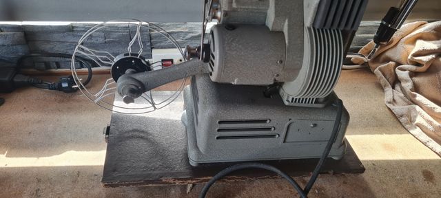 Proyector antiguo Nizo