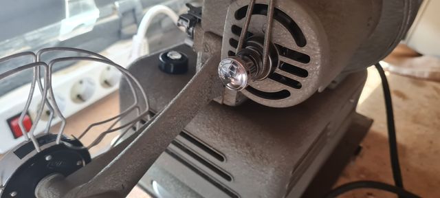 Proyector antiguo Nizo