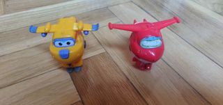 Aeropuerto superwings y 2 aviones