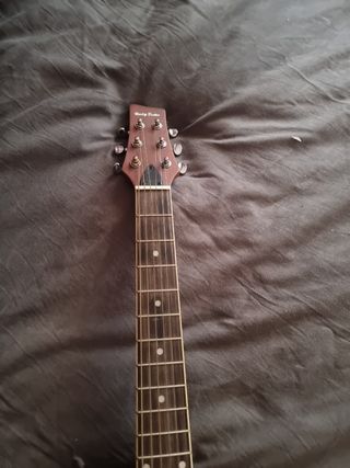 Guitarra acústica de viaje