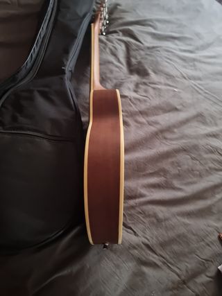 Guitarra acústica de viaje