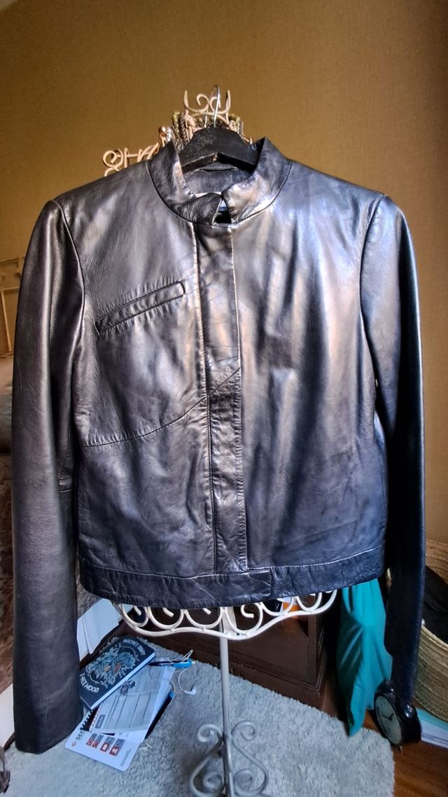 Cazadora piel negra Uterque