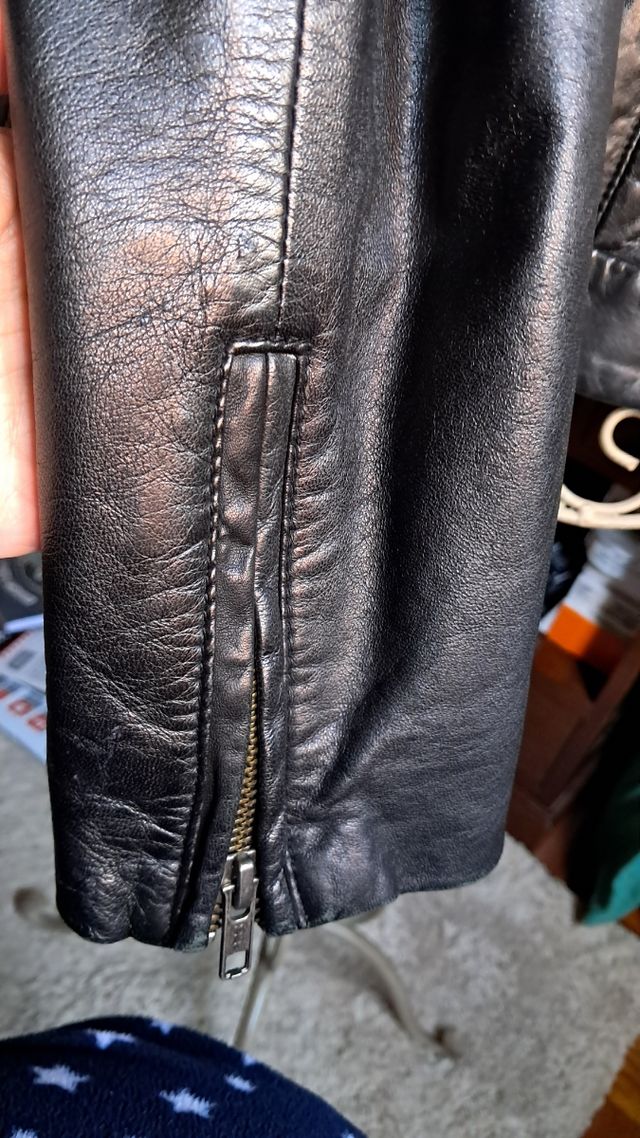 Cazadora piel negra Uterque