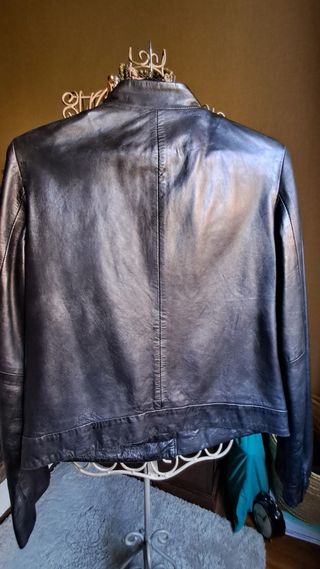 Cazadora piel negra Uterque