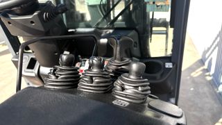 CARRETILLA ELECTRICA 1600KG BATERIA SEMINUEVO