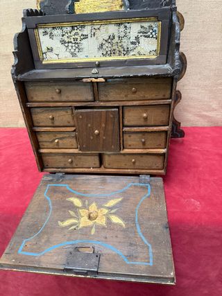 Escritorio bargueño con oratorio pintado a mano