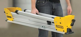 Ingletadora DeWalt D27113-QS más accesorios