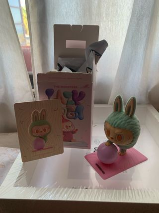 Labubu pop mart yoga