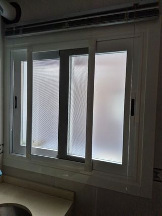 Ventana doble hoj PVC blanca semi nueva 