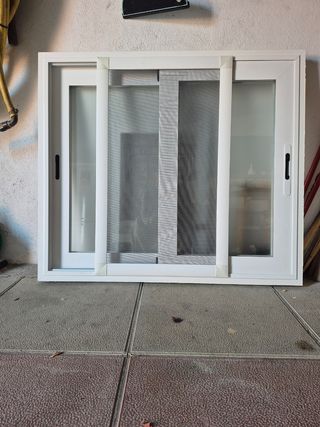 Ventana doble hoj PVC blanca semi nueva 