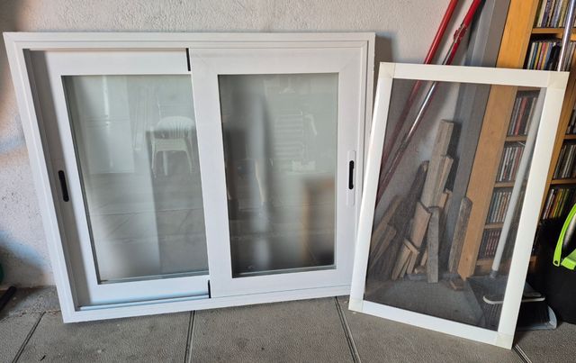 Ventana doble hoj PVC blanca semi nueva