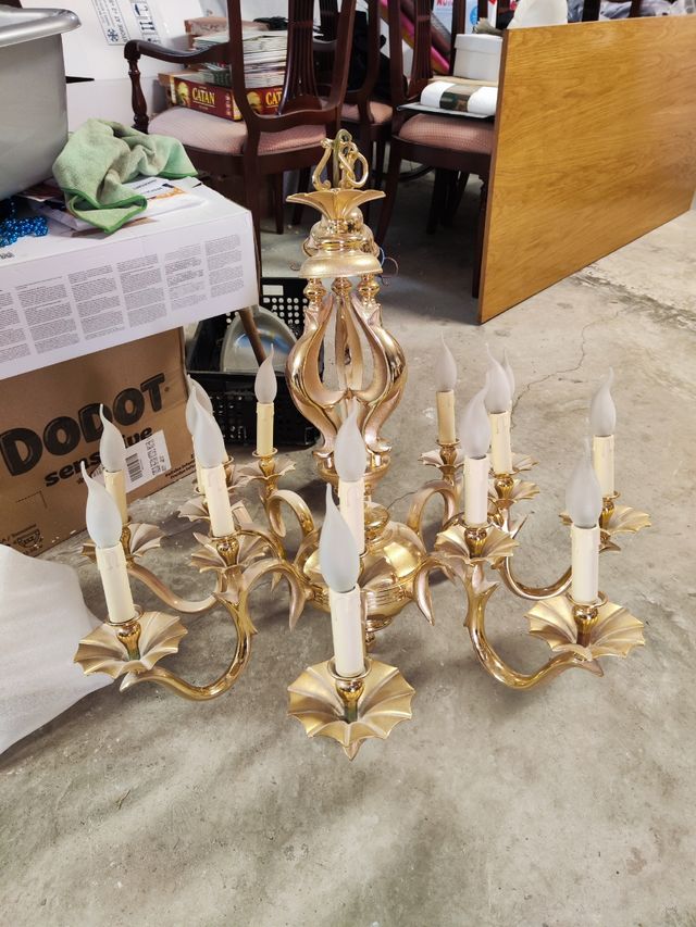 Lampara techo estilo araña color dorado