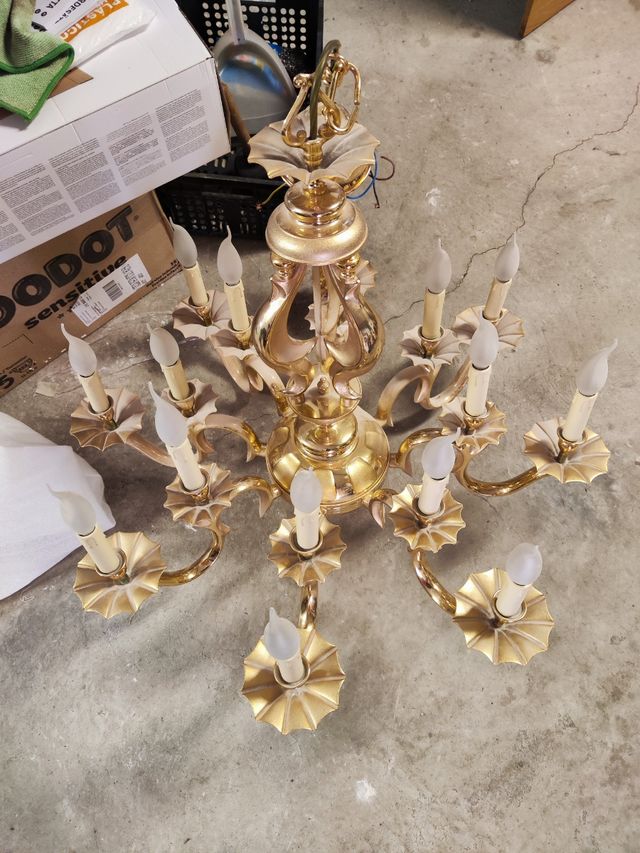 Lampara techo estilo araña color dorado