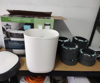 Contenedor pañales Twist & Click de Tommee x12