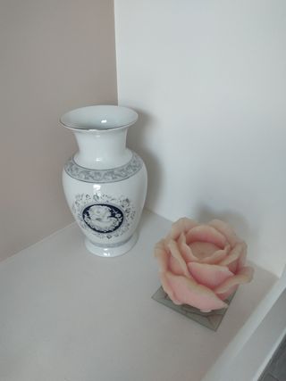 Vaso in fine porcellana 