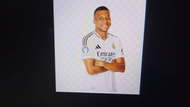 LÁMINA DE KYLIAN MBAPPÉ, JUGADOR DEL REAL MADRID