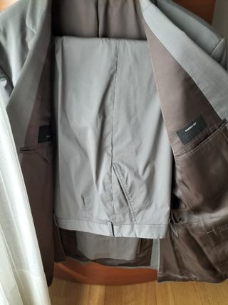 Traje gris